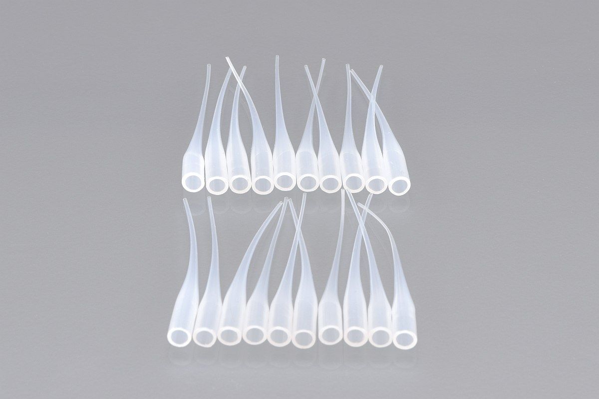 Plastové CA aplikační trubičky (20 ks.) Revolution Design
