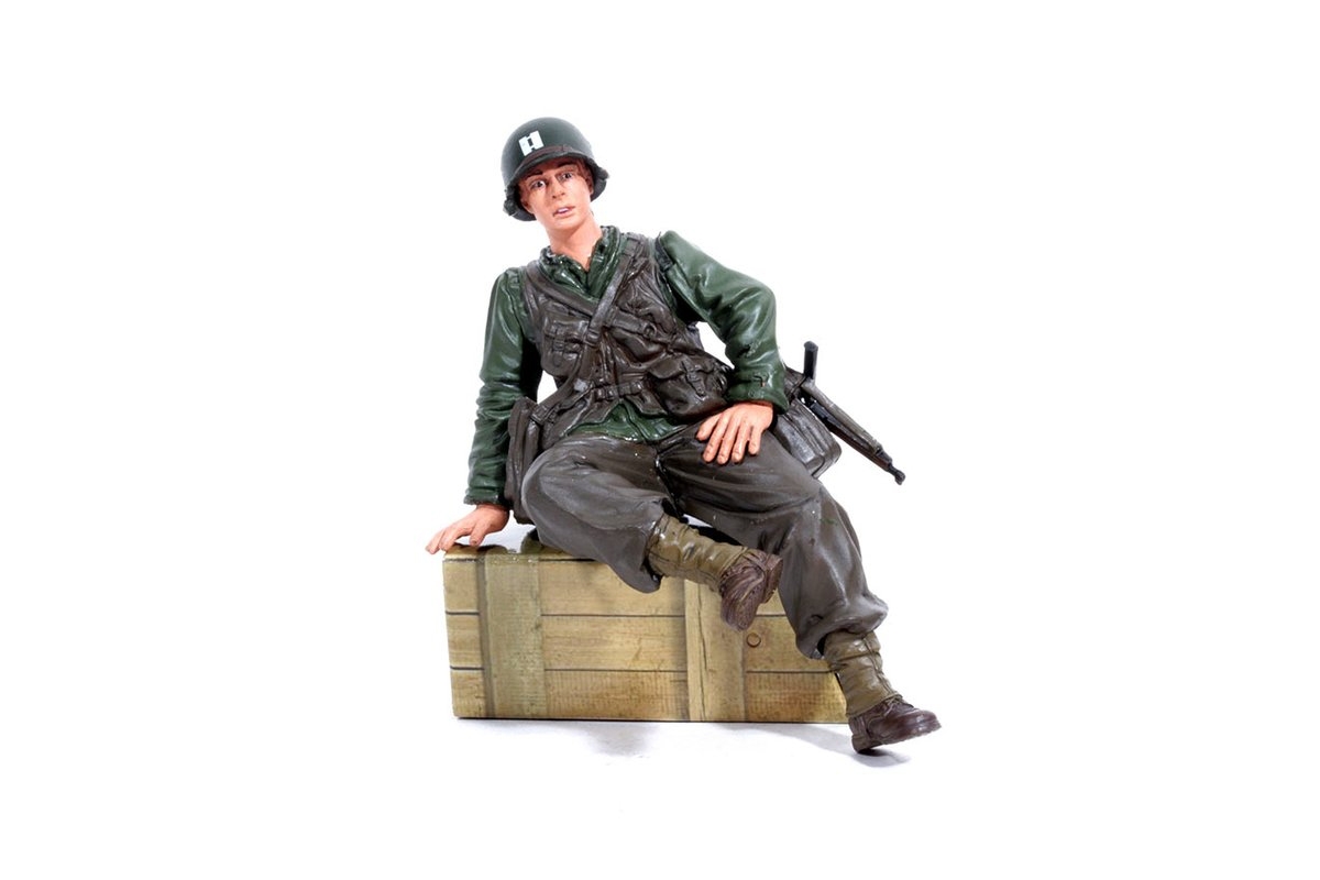 TORRO 1/16 figurka sedícího kapitána US pěchoty z 2 sv. války, ručně malovaný