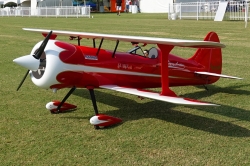 85" Muscle Bipe - Červená/Bílá 2,16m Legacy Aviation