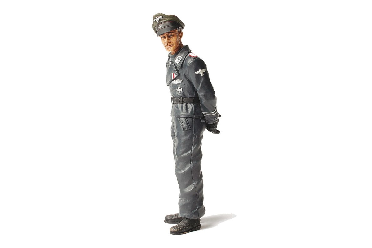 TORRO 1/16 figurka stojícího německého vyššího vůdce útočné jednotky Jochena Peiper z 2 sv. vál.
